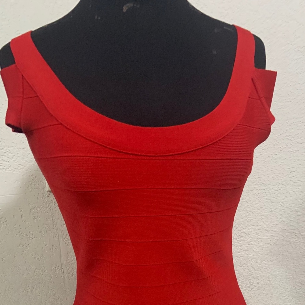 Bebe lg red body con dress